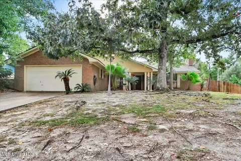 2235 Baywood Dr, Biloxi, MS 39532