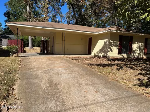 135 W Lane Dr, Jackson, MS 39209