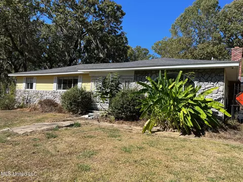 348 Sylvan Trl, Jackson, MS 39209