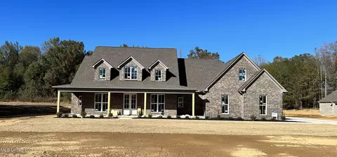 13690 Pebble Ridge Dr, Byhalia, MS 38611