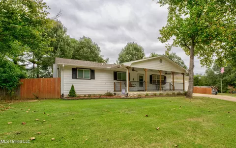 5602 Chapel Hill Dr, Horn Lake, MS 38637