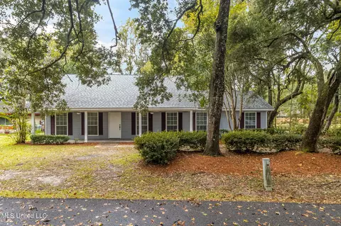 7004 Shore Dr, Ocean Springs, MS 39564