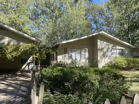 236 Pimlico Pl, Jackson, MS 39211