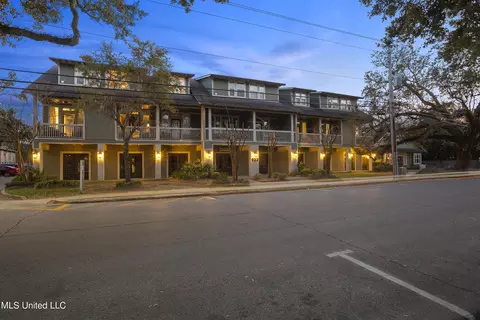 922 Porter Ave #216, Ocean Springs, MS 39564