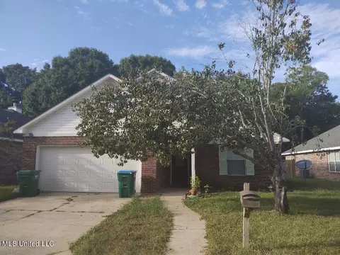 104 Canal St, Gulfport, MS 39507