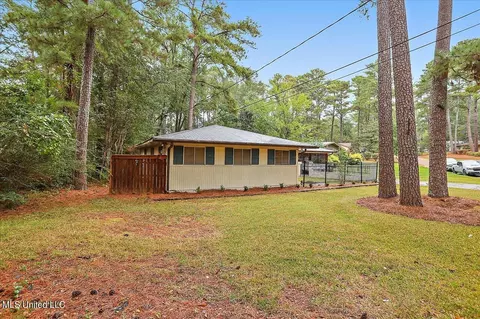 145 Chippewa Cir, Jackson, MS 39211 photo 2
