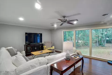 145 Chippewa Cir, Jackson, MS 39211 photo 6