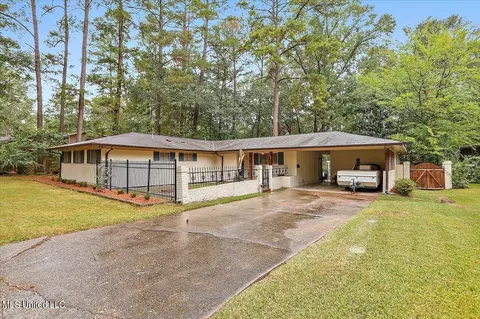 145 Chippewa Cir, Jackson, MS 39211 photo 3