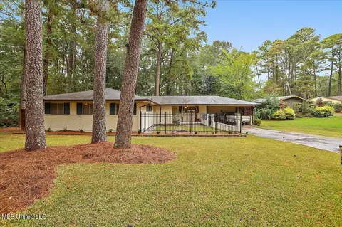 145 Chippewa Cir, Jackson, MS 39211