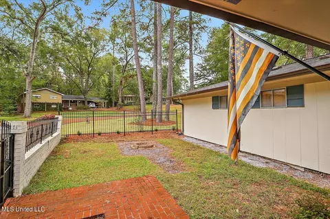 145 Chippewa Cir, Jackson, MS 39211 photo 4