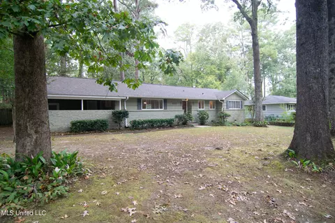 5535 Hartsdale Dr, Jackson, MS 39211