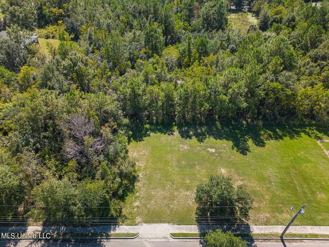 204 Harrison Ct, Bay Saint Louis, MS 39520