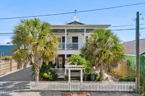 207 Ballentine St, Bay Saint Louis, MS 39520