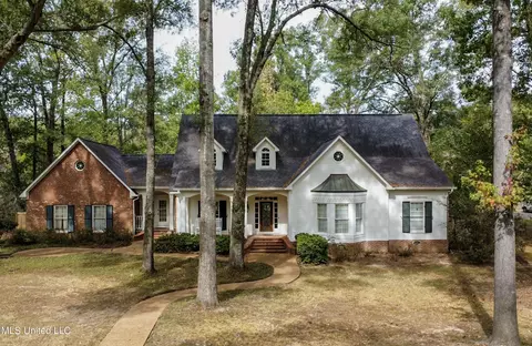 4 White Oak Pl, Clinton, MS 39056