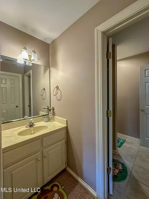 Bath - 4 White Oak Pl, Clinton, MS 39056 photo 6 of 9