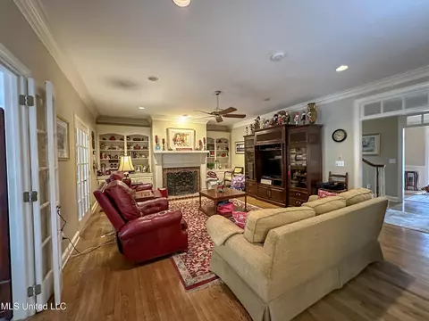 Living - 4 White Oak Pl, Clinton, MS 39056 photo 2 of 3