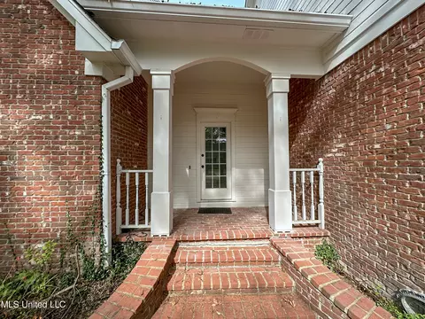 Exterior - 4 White Oak Pl, Clinton, MS 39056 photo 6 of 10