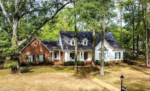 Exterior - 4 White Oak Pl, Clinton, MS 39056 photo 4 of 10
