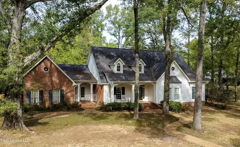 Exterior - 4 White Oak Pl, Clinton, MS 39056 photo 2 of 10
