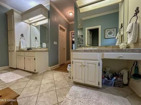 Bath - 4 White Oak Pl, Clinton, MS 39056 photo 2 of 9