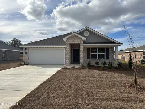 10071 Woodbury Dr, Gulfport, MS 39503