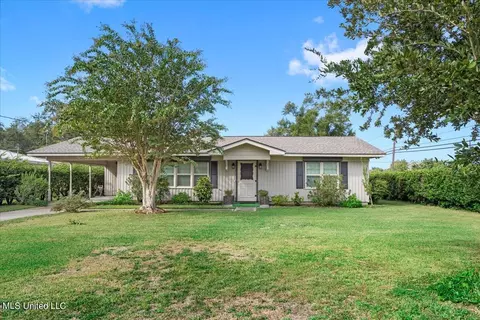 102 Oak View Ave, Long Beach, MS 39560