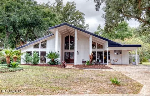 313 Eastview Dr, Biloxi, MS 39531