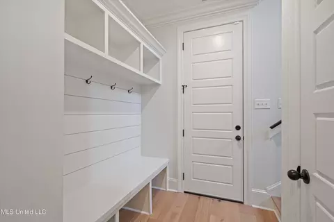 Entry Way - 4490 Diamond Dr, Olive Branch, MS 38654 photo 2 of 3