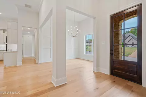 Entry Way - 4490 Diamond Dr, Olive Branch, MS 38654 photo 1 of 3