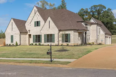 Exterior - 4490 Diamond Dr, Olive Branch, MS 38654 photo 2 of 8