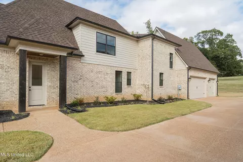 Exterior - 4490 Diamond Dr, Olive Branch, MS 38654 photo 7 of 8