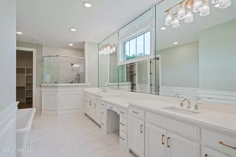 Bath - 4490 Diamond Dr, Olive Branch, MS 38654 photo 3 of 7