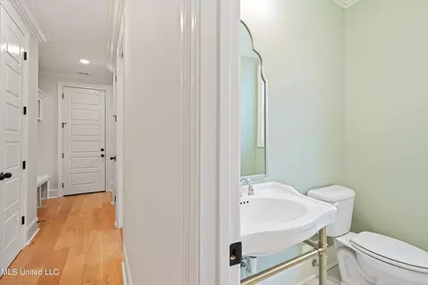Bath - 4490 Diamond Dr, Olive Branch, MS 38654 photo 1 of 7