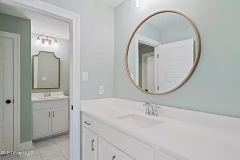 Bath - 4490 Diamond Dr, Olive Branch, MS 38654 photo 6 of 7