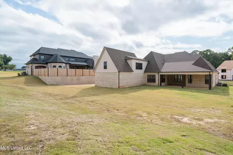 Exterior - 4490 Diamond Dr, Olive Branch, MS 38654 photo 8 of 8