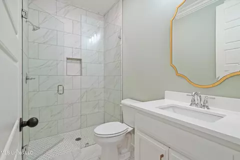Bath - 4490 Diamond Dr, Olive Branch, MS 38654 photo 2 of 7