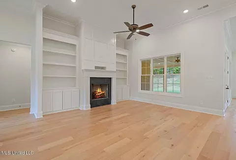 Living - 4490 Diamond Dr, Olive Branch, MS 38654 photo 1 of 1