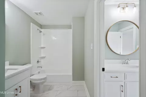 Bath - 4490 Diamond Dr, Olive Branch, MS 38654 photo 5 of 7