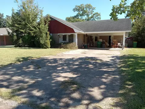 6209 Byron Dr, Ocean Springs, MS 39564