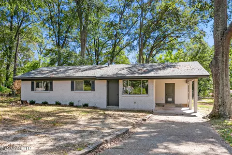 2267 Upper Dr, Pearl, MS 39208