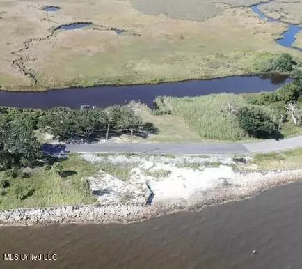 6317 Belle Fontaine Dr, Ocean Springs, MS 39564