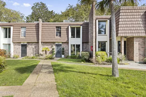 527 Front Bch #22, Ocean Springs, MS 39564