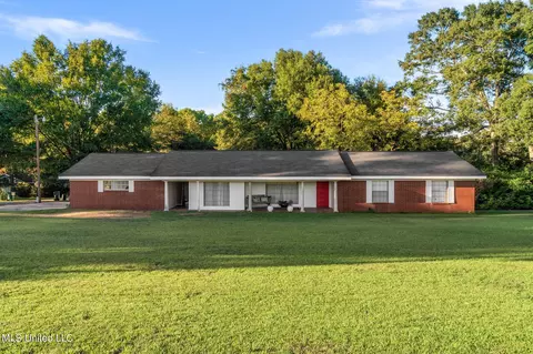 2 Hillside Dr, Poplarville, MS 39470