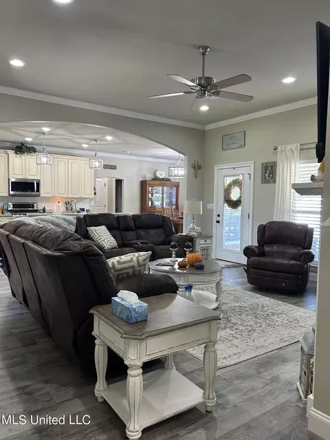 12218 E Pointe Dr, Picayune, MS 39466 photo 8
