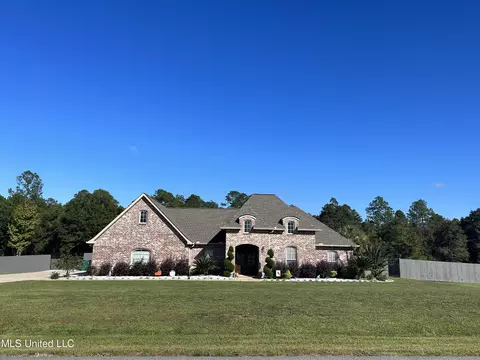 12218 E Pointe Dr, Picayune, MS 39466