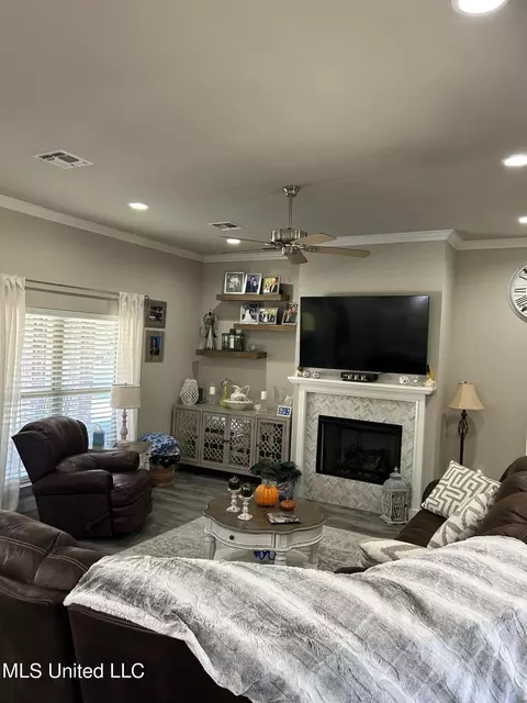 12218 E Pointe Dr, Picayune, MS 39466 photo 5