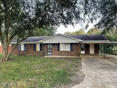 106 Goza St, Grenada, MS 38901
