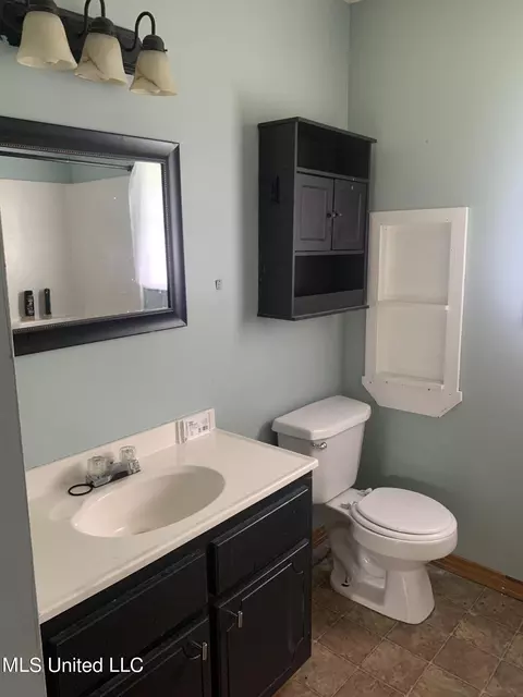 Bath - 4843 Holcomb Sweethome Rd, Holcomb, MS 38940 photo 1 of 1