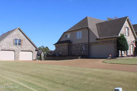 8340 Saddlebrook Trl, Olive Branch, MS 38654 photo 4