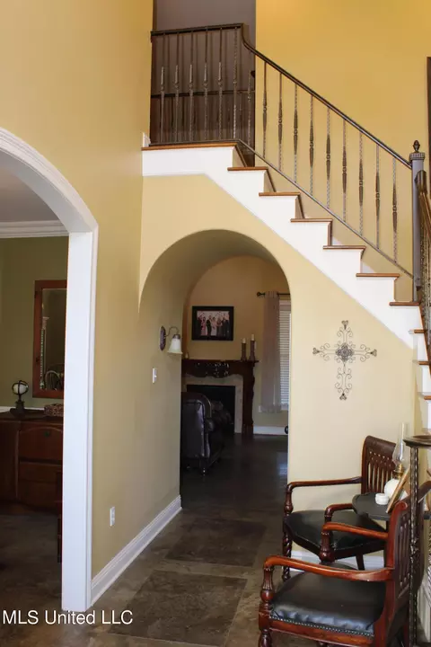 8340 Saddlebrook Trl, Olive Branch, MS 38654 photo 9
